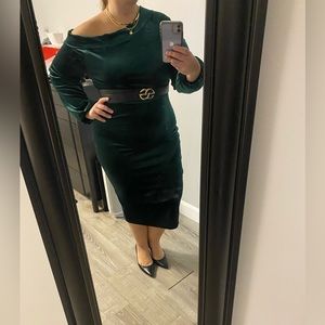 Green velvet long sleeves dress